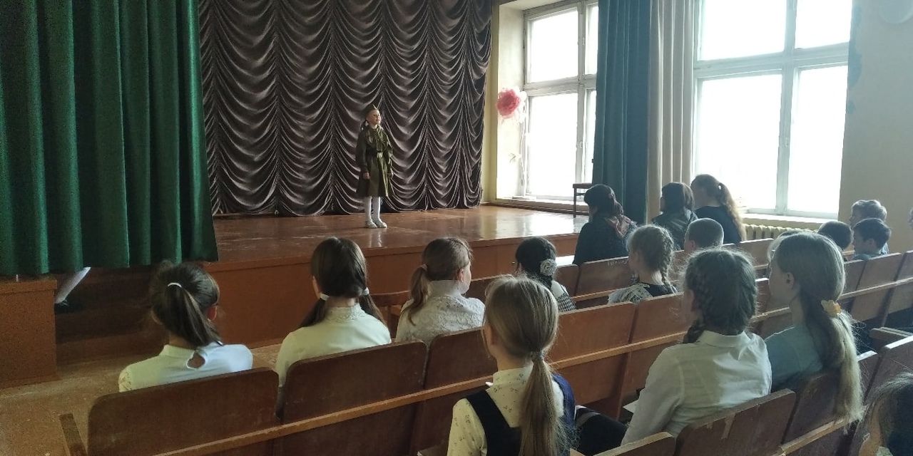 Школьный конкурс среди начальных классов &amp;quot;Строки опаленные войной&amp;quot;..